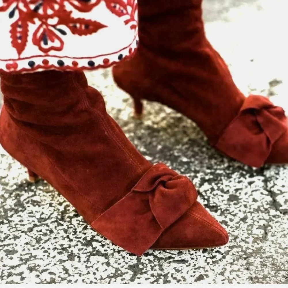 ZARA  Sz 38 Kitten Heel Pointy Toe Toe Cap Bow Suede Pull On Brick Red Booties
